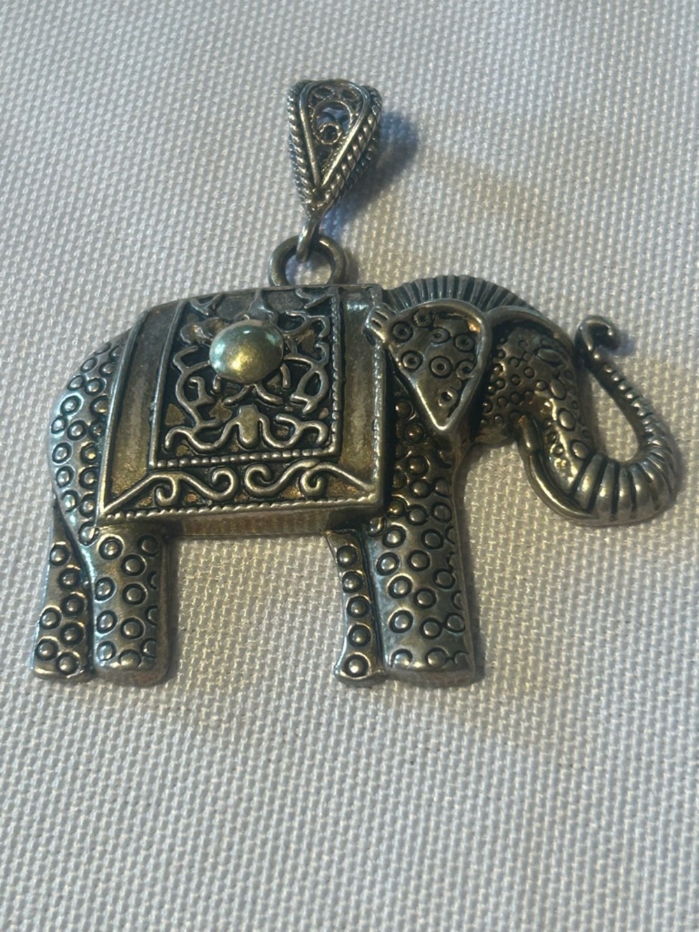 Vintage Elephant Pendant Necklace - Antique Silver Color - Unbranded